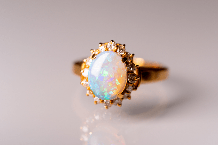 "Oktober-Geburtssteine: Die Magie von Opal und Turmalin" - Honey Jewelry