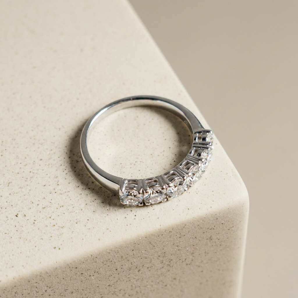 585 white gold ring with brilliant - radiant and chic