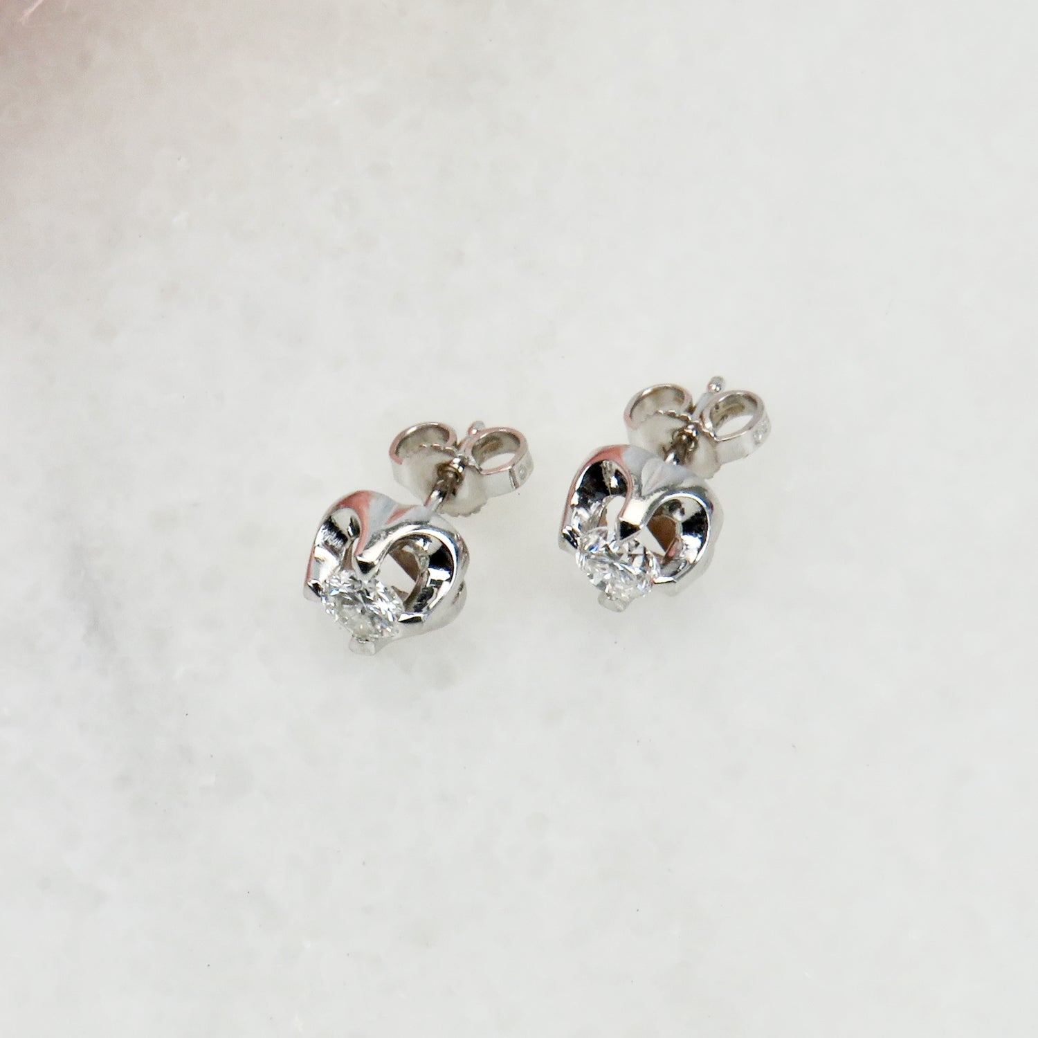 14 Karat Weißgold Ohrstecker mit Brillanten – Funkelndes Highlight - Honey Jewelry