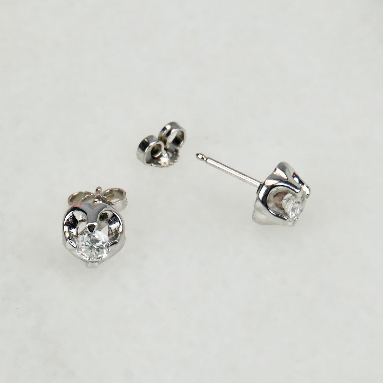 14 Karat Weißgold Ohrstecker mit Brillanten – Funkelndes Highlight - Honey Jewelry