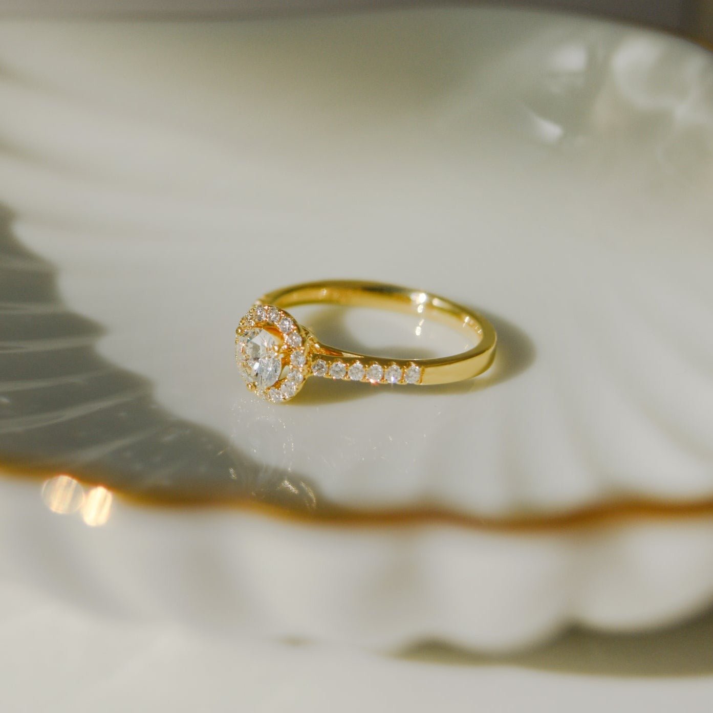 18 Karat Halo - Goldring mit Brillanten – Leuchtendes Meisterwerk - Honey Jewelry