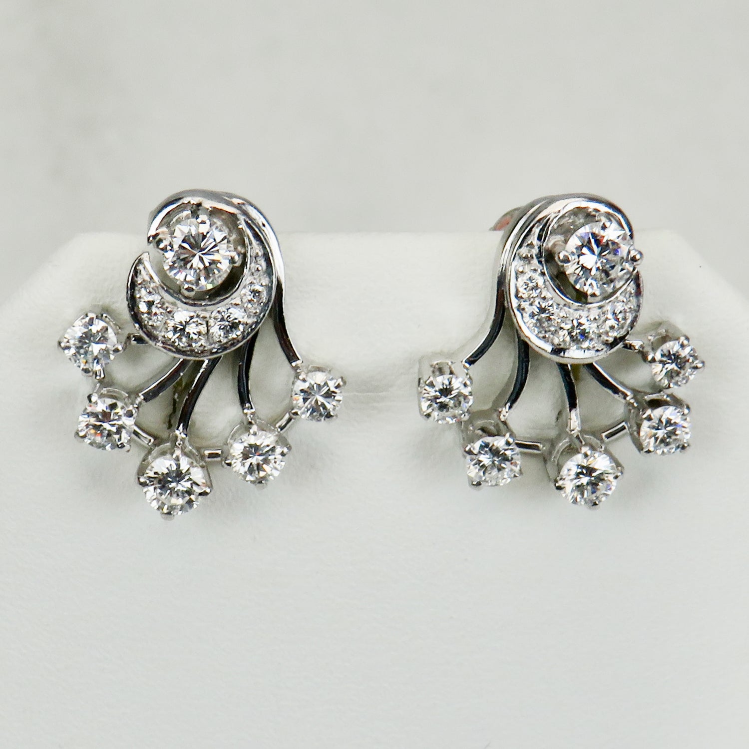 585 white gold earrings with brilliant - sparkling elegance