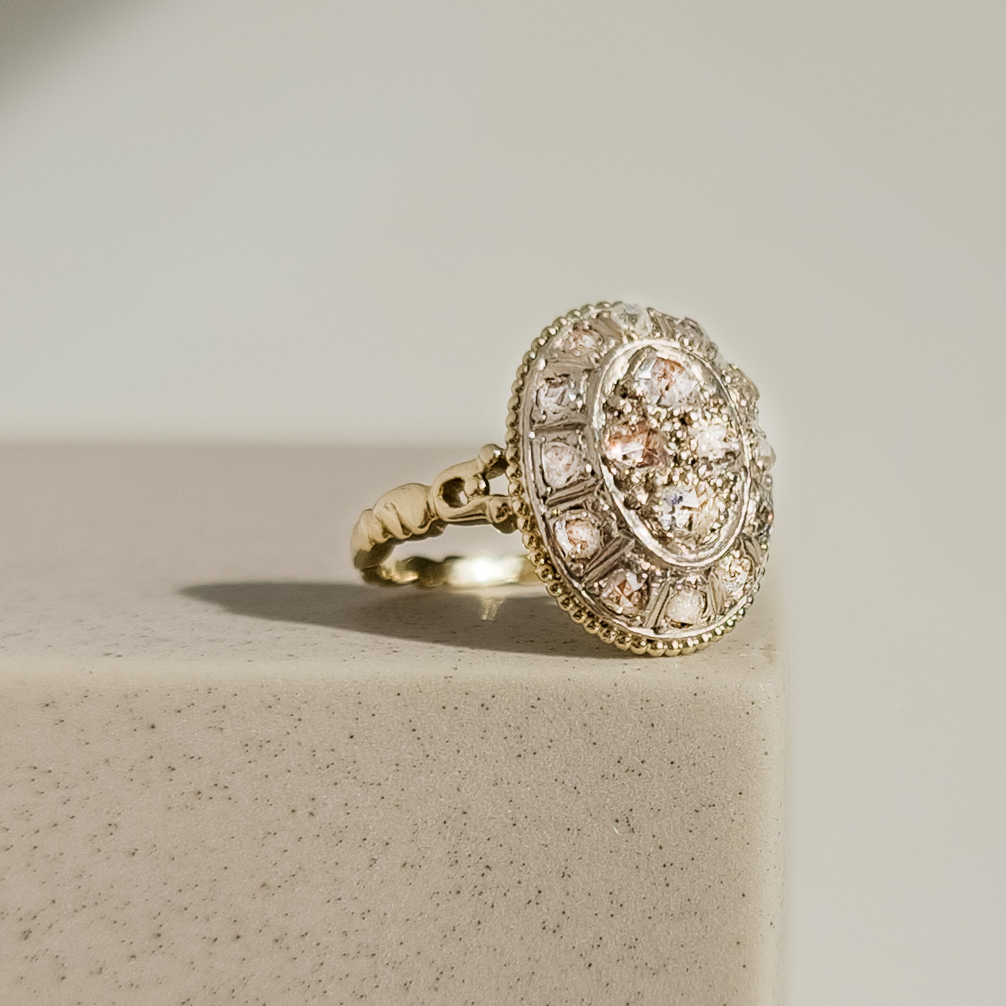 Art Deco diamond ring made of gold with platinum version