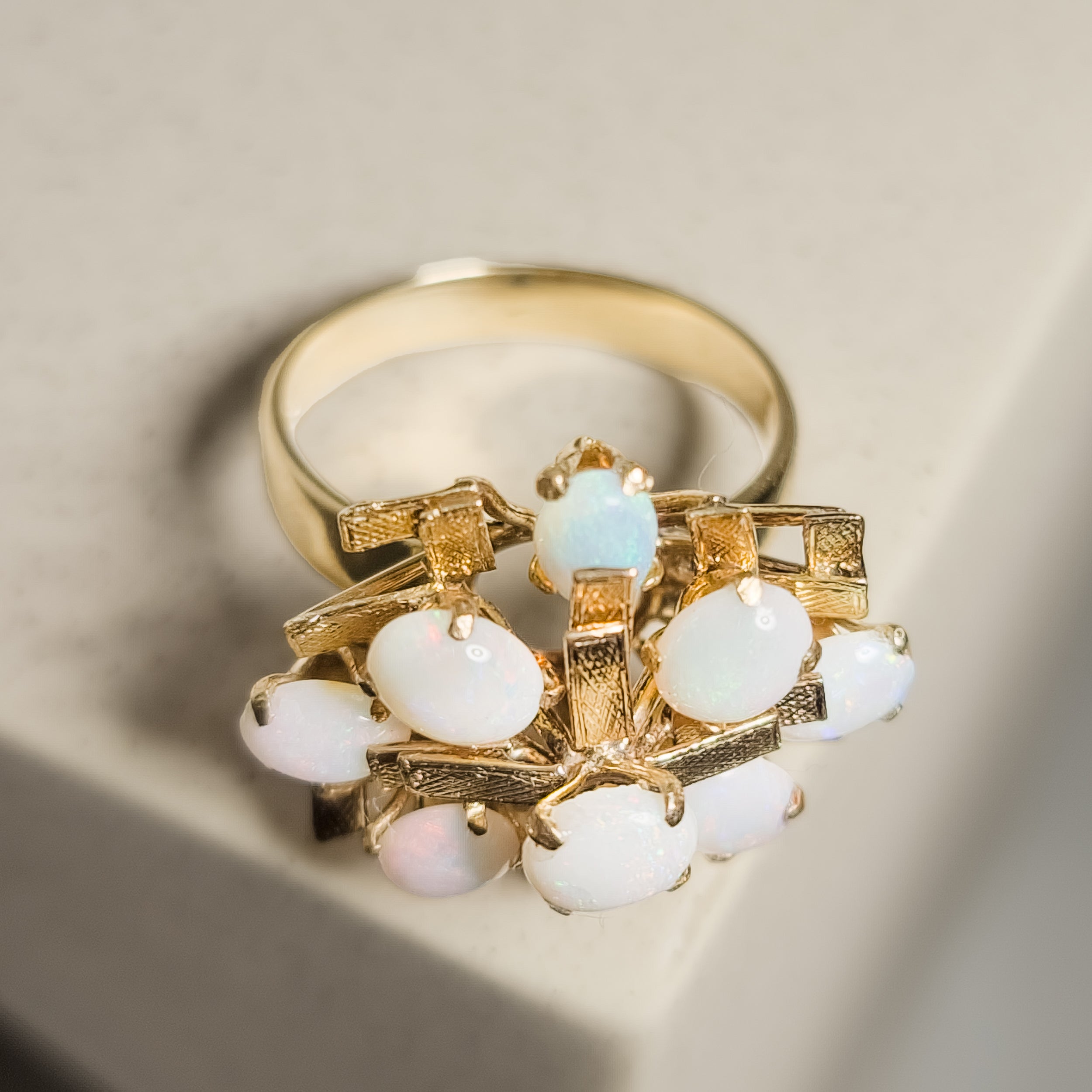 Goldring with opal - dreamy elegance