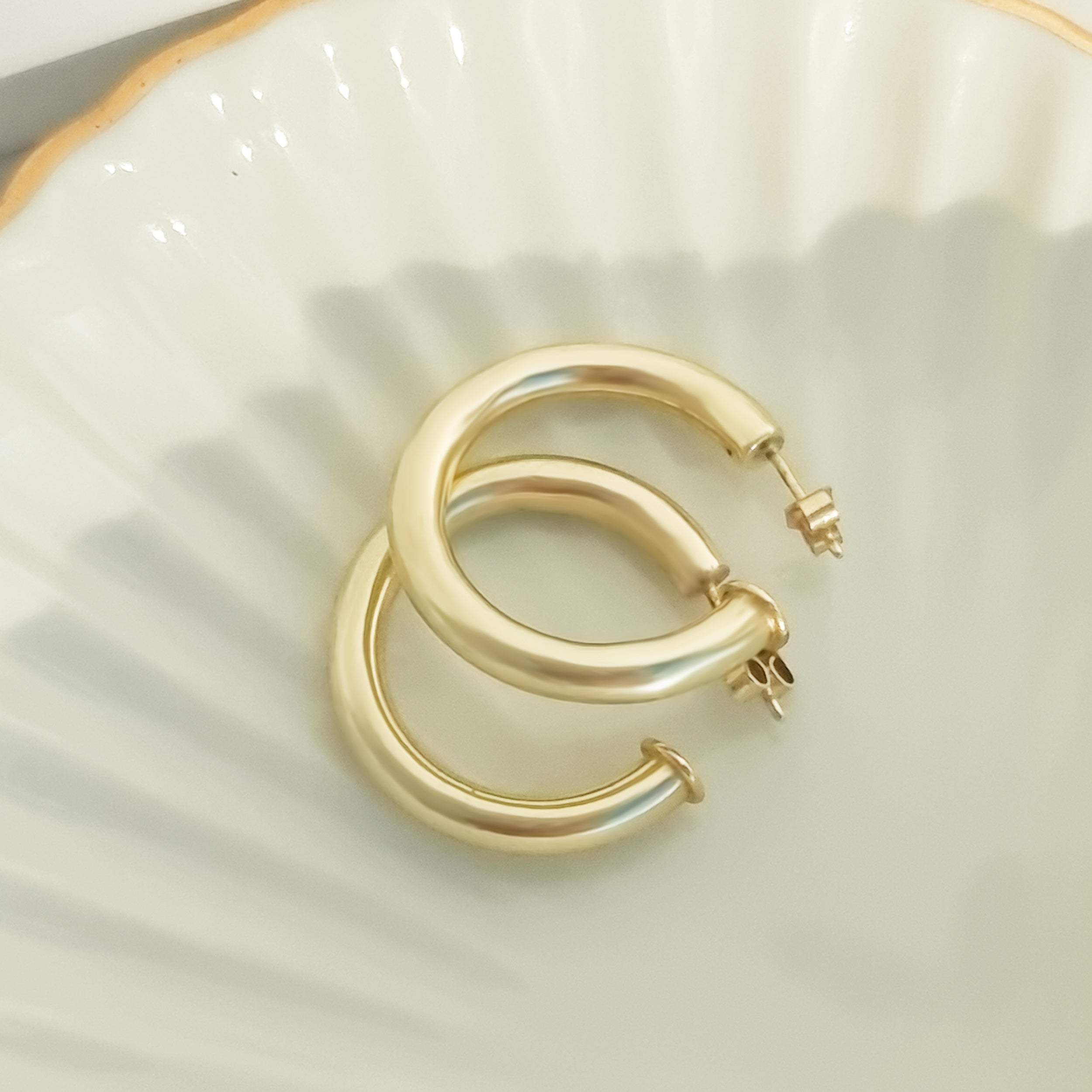 Antique gold ring with blue gemstone