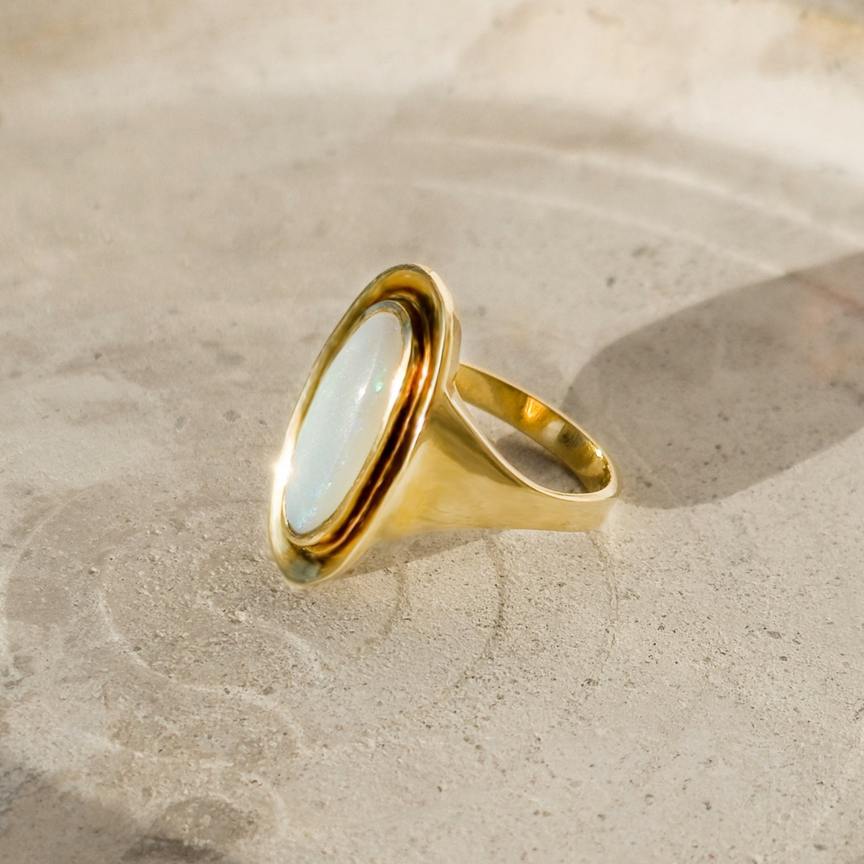 Ring mit Opal