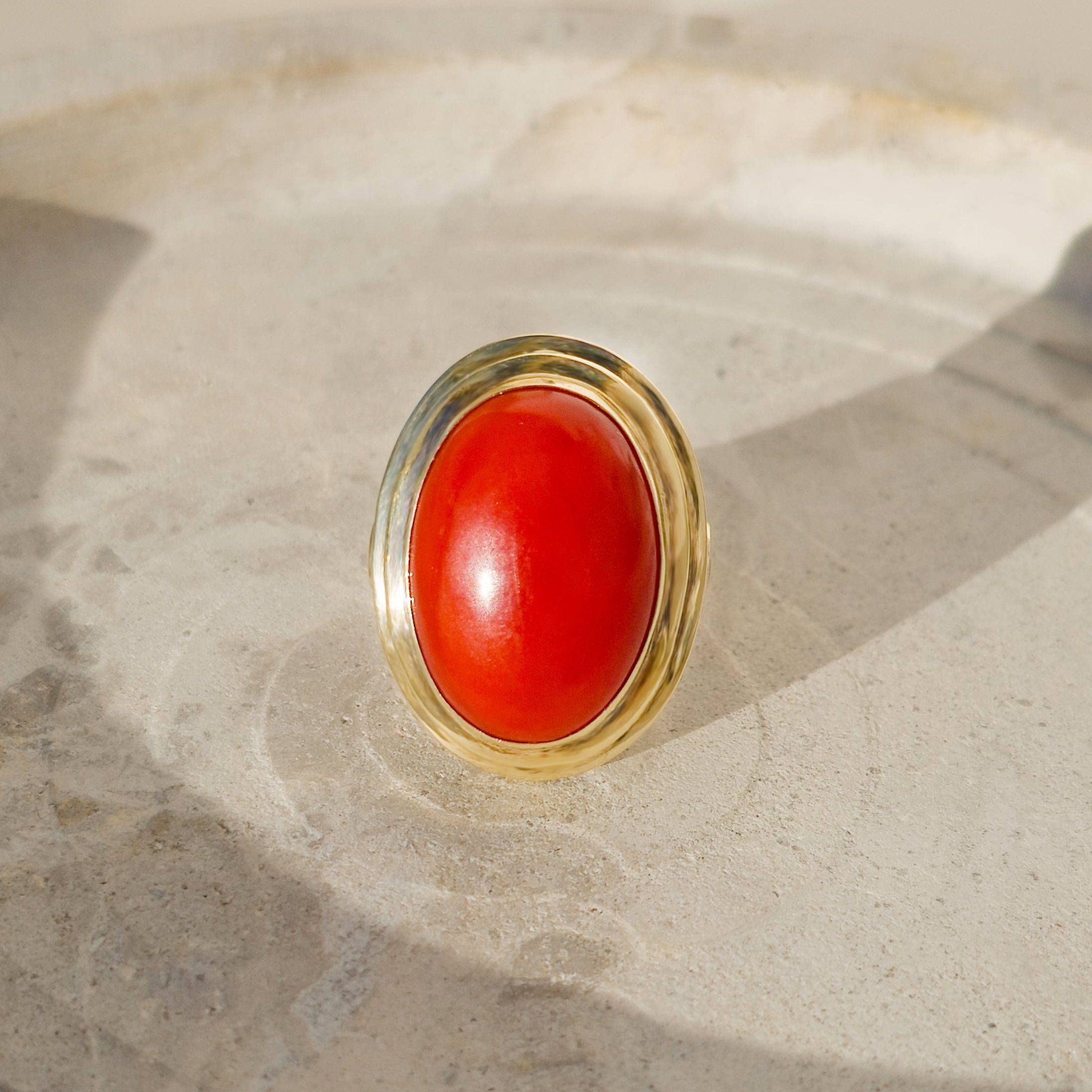Vintage-Ring mit Koralle