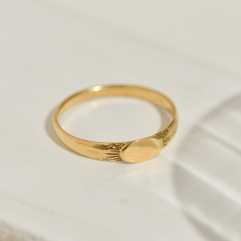 Feiner Vintage-Siegelring aus 18K Gelbgold – klein, edel, gravierbar