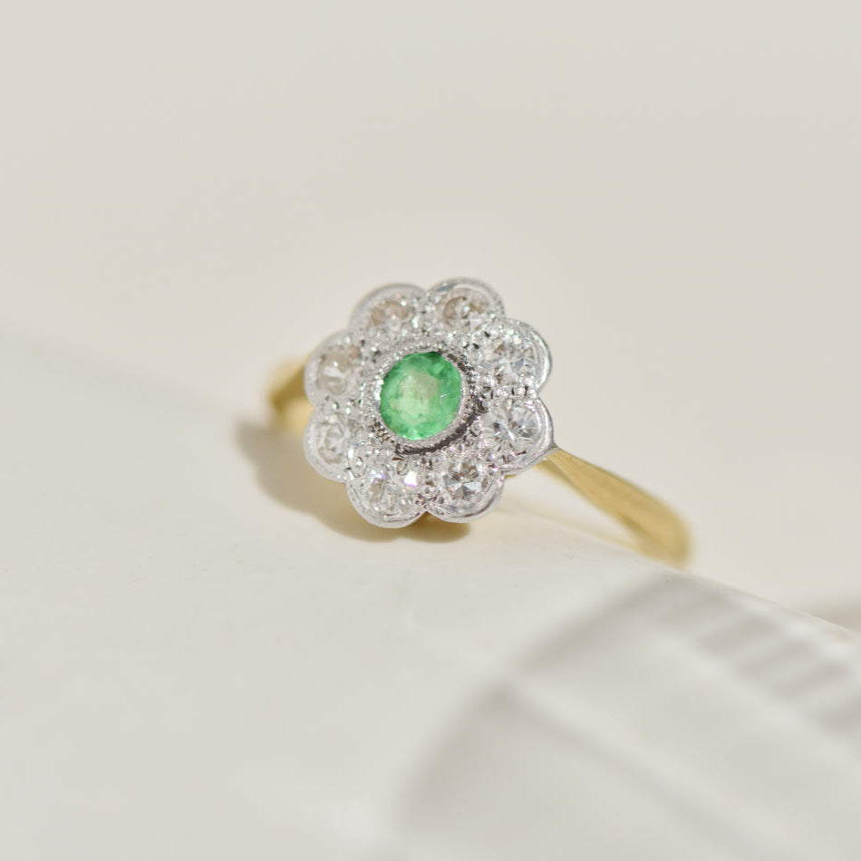 Smaragd-Diamant-Ring aus 750er Gelbgold – florales Vintage-Unikat
