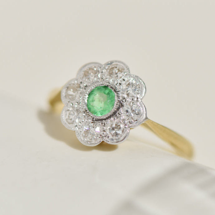 Smaragd-Diamant-Ring aus 750er Gelbgold – florales Vintage-Unikat
