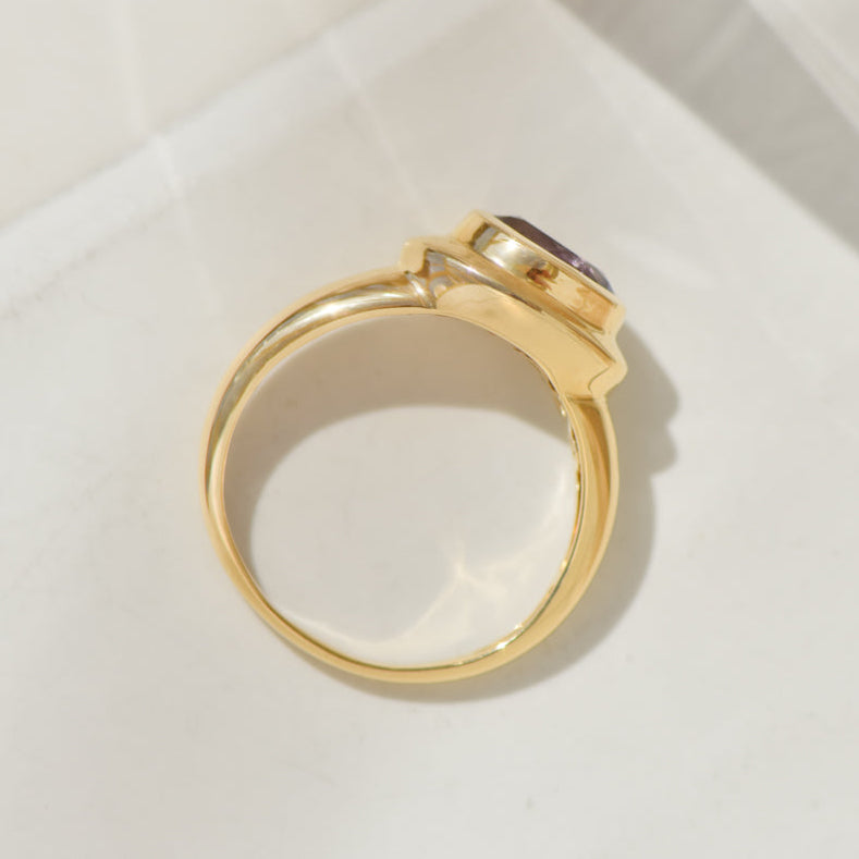 Ring aus 18 Karat Gelbgold mit Tansanit im Ovalschliff