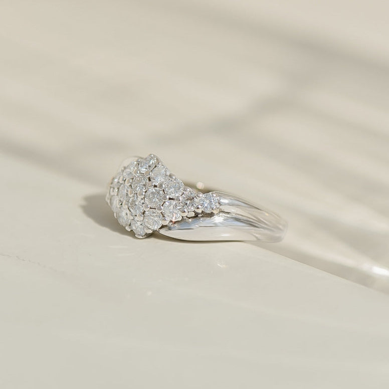 Ring made of 14K yellow gold with diamond solitaire and pavé setting – finely set, elegantly finished