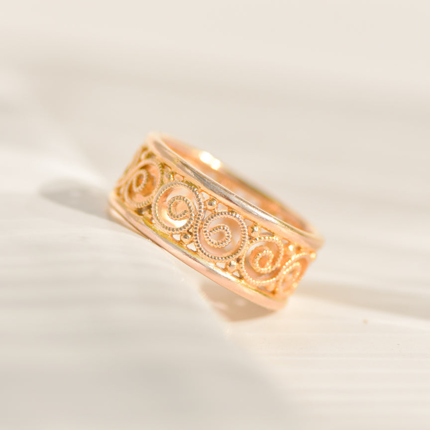 Bandring mit ajourierter Ringschiene aus 14K Gold