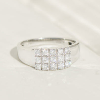 Ring aus 14K Weißgold mit 15 Brillanten – klare Linien, starkes Funkeln