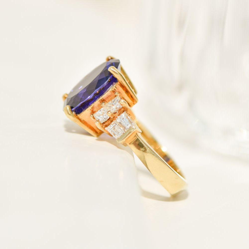 18 Karat Goldring with diamonds & Tanzanite