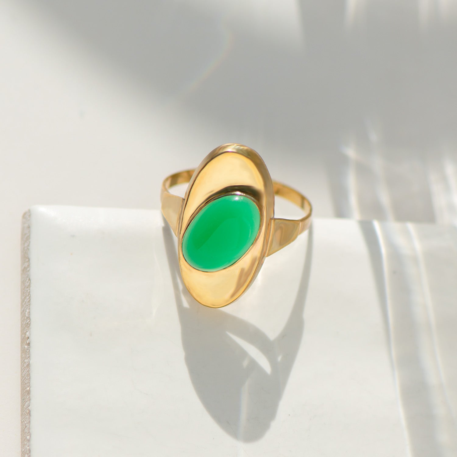 Statement-Ring aus 8 K Gelbgold mit grünem Achat – eleganter Vintage-Ring im Retro-Stil