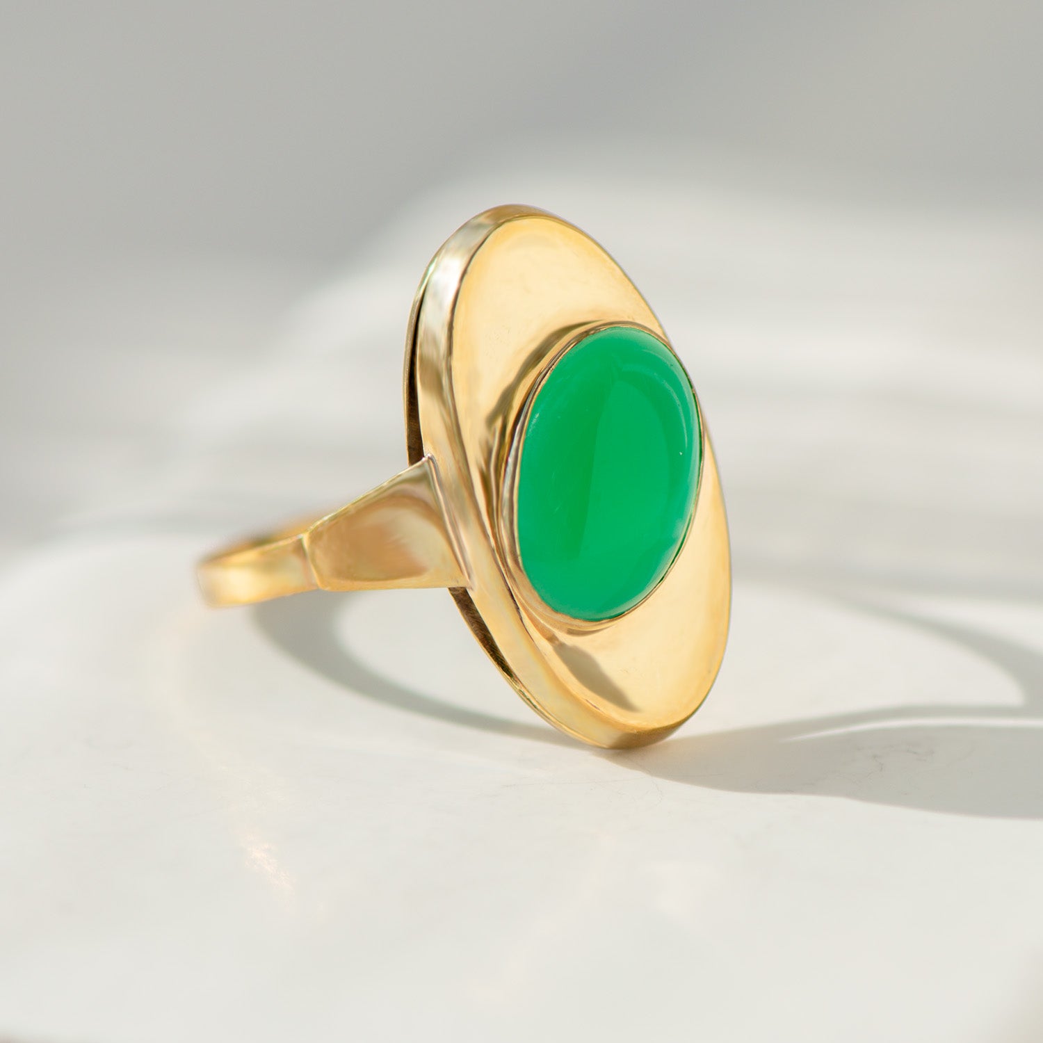 Statement-Ring aus 8 K Gelbgold mit grünem Achat – eleganter Vintage-Ring im Retro-Stil