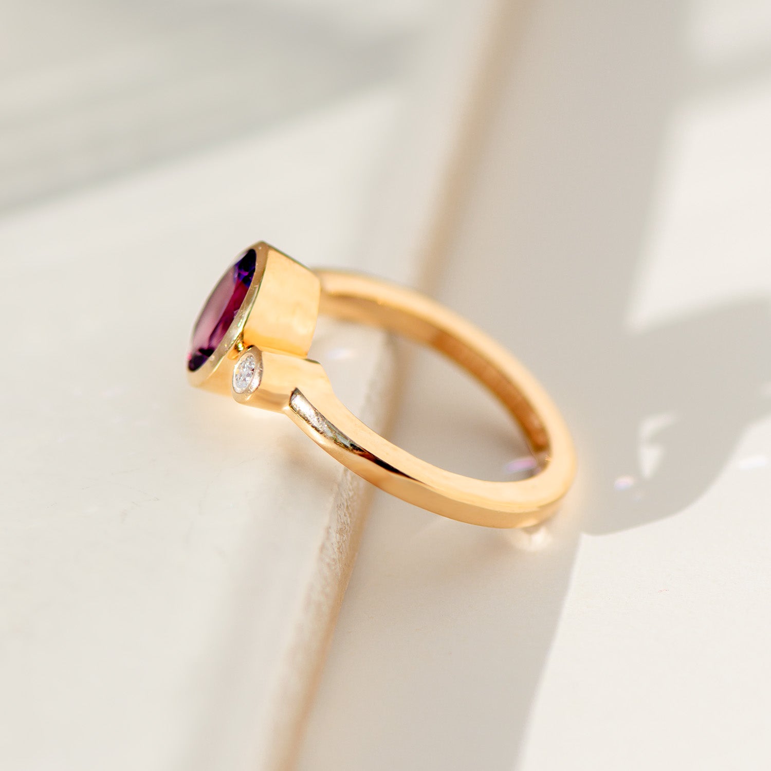 Eleganter Vintage-Ring aus 14 K Gelbgold mit Amethyst & Diamanten – zeitloser Klassiker