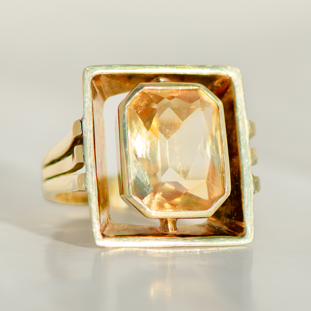 Vintage-Ring aus 14 Karat Gelbgold mit großem Citrin – architektonisches Design