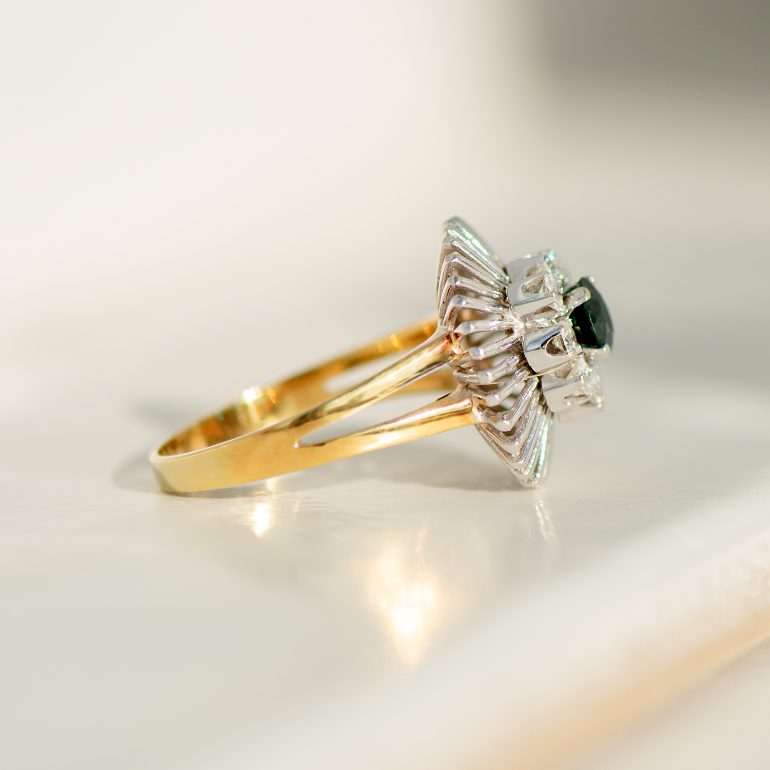 Vintage-Ring aus 14K Gelbgold & Weißgold mit Saphir und Diamanten