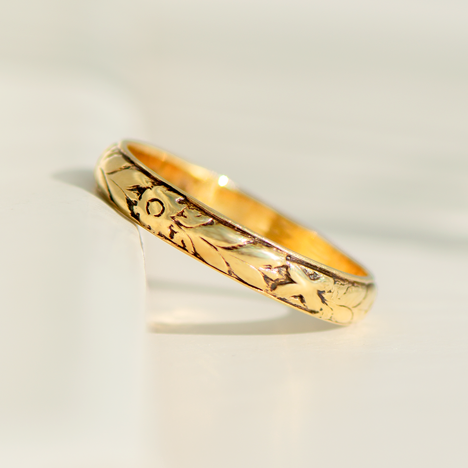 Antiker Jugendstil-Ring aus 14 Karat Gelbgold mit floraler Gravur – zarte Handarbeit um 1900