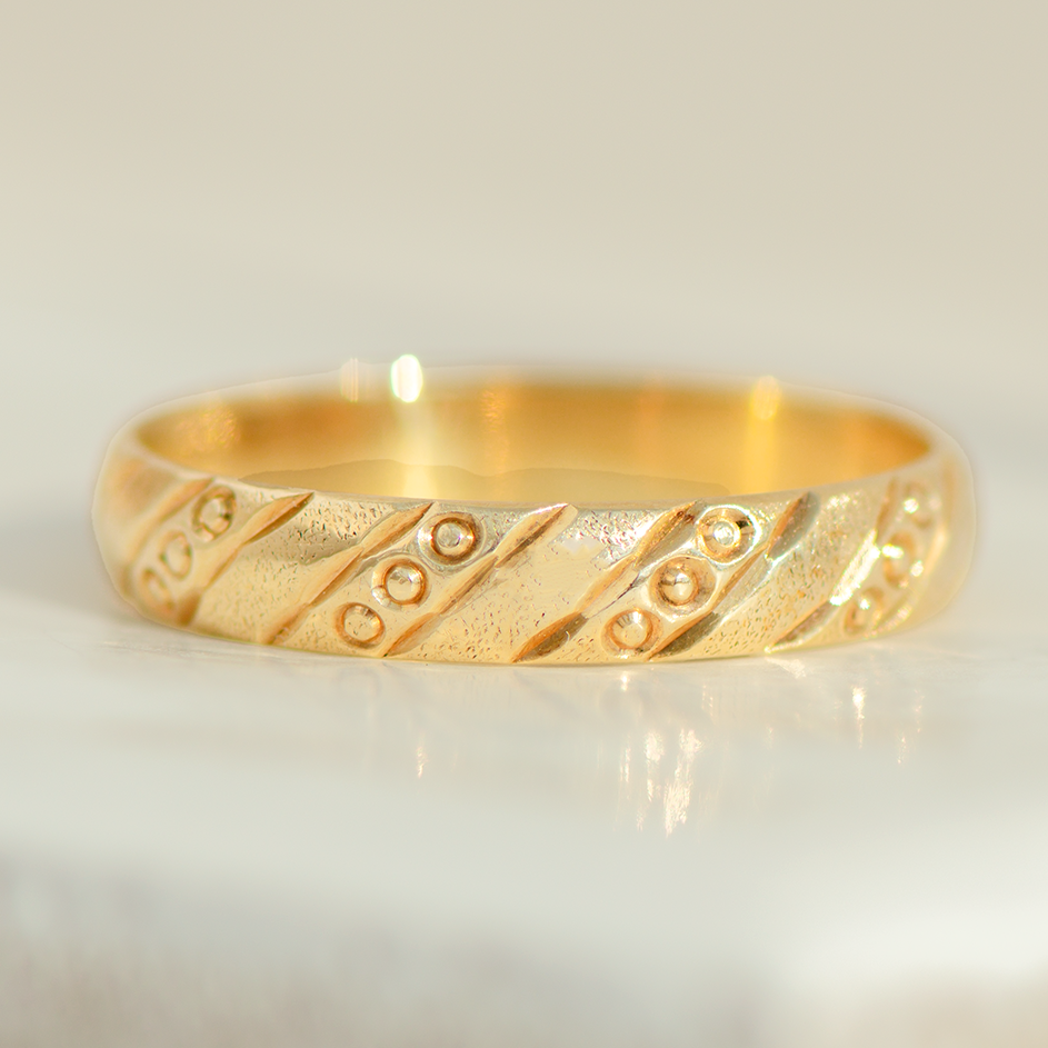 Vintage Ring aus 14 Karat Gelbgold mit strukturierter Gravur – Mid-Century Design um 1950