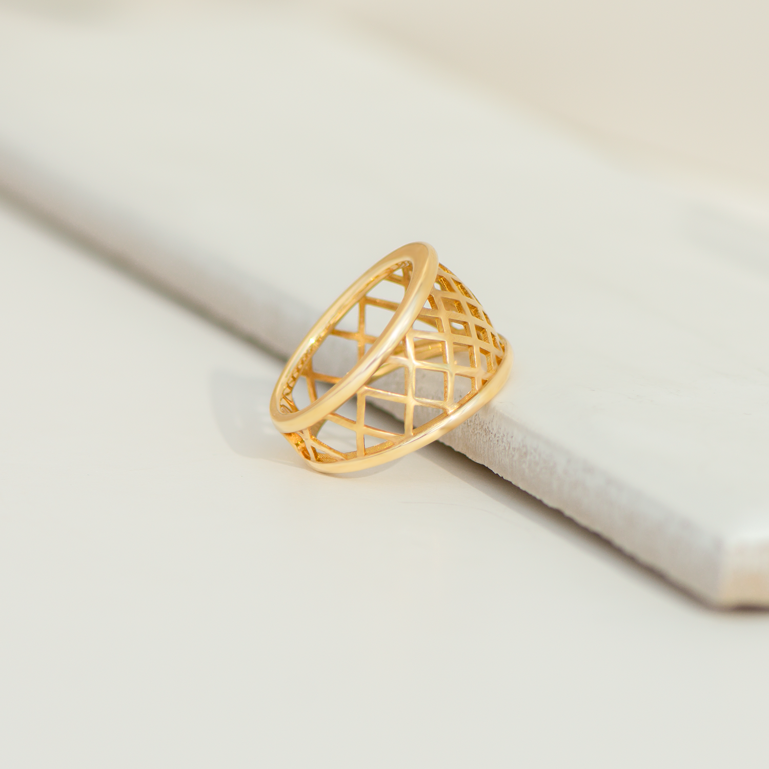 Vintage Ring mit durchbrochener Schiene aus 750er Gelbgold