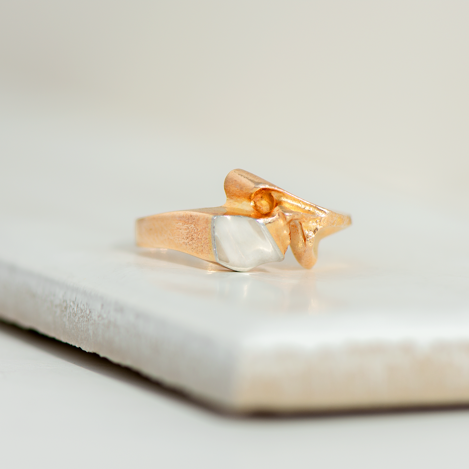 Vintage Lapponia Ring aus 14 Karat Gelbgold & Platin – skulpturales Design von Björn Weckström, ca. 1970er