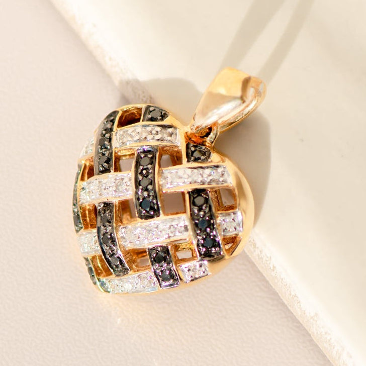 Herzanhänger aus 14 Karat Gelbgold mit weißen & schwarzen Diamanten – Liebe in Kontrast