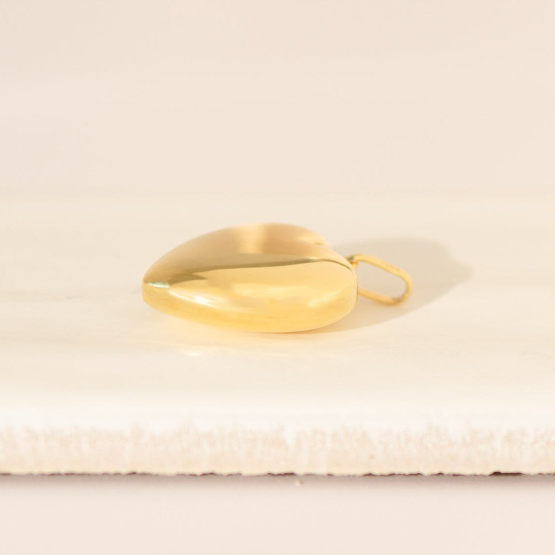 Herzanhänger aus 14 Karat Gelbgold – klassisches Liebessymbol im 90er-Jahre-Design