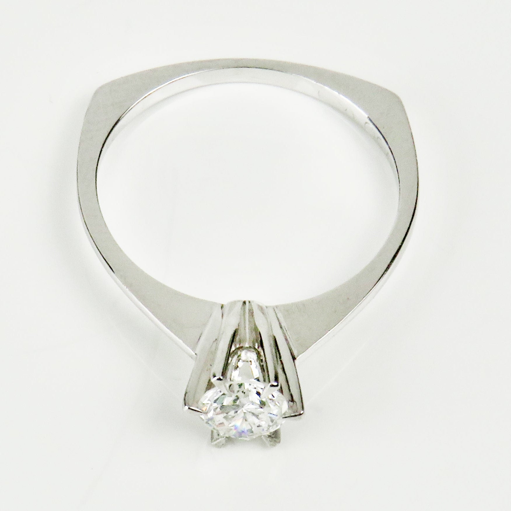 750er Gold Solitärring mit Brillant – Unübertroffene Klarheit - Honey Jewelry