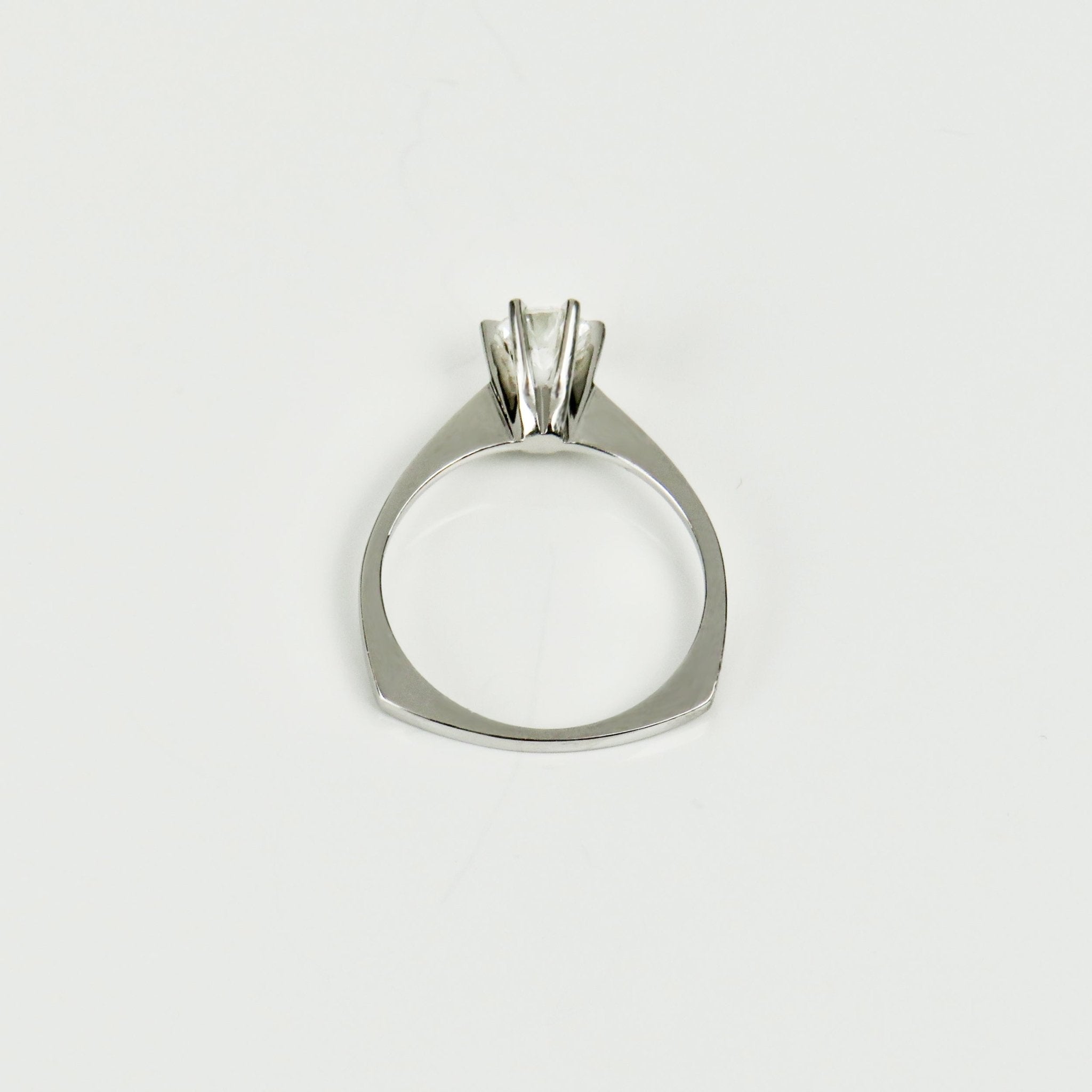 750er Gold Solitärring mit Brillant – Unübertroffene Klarheit - Honey Jewelry