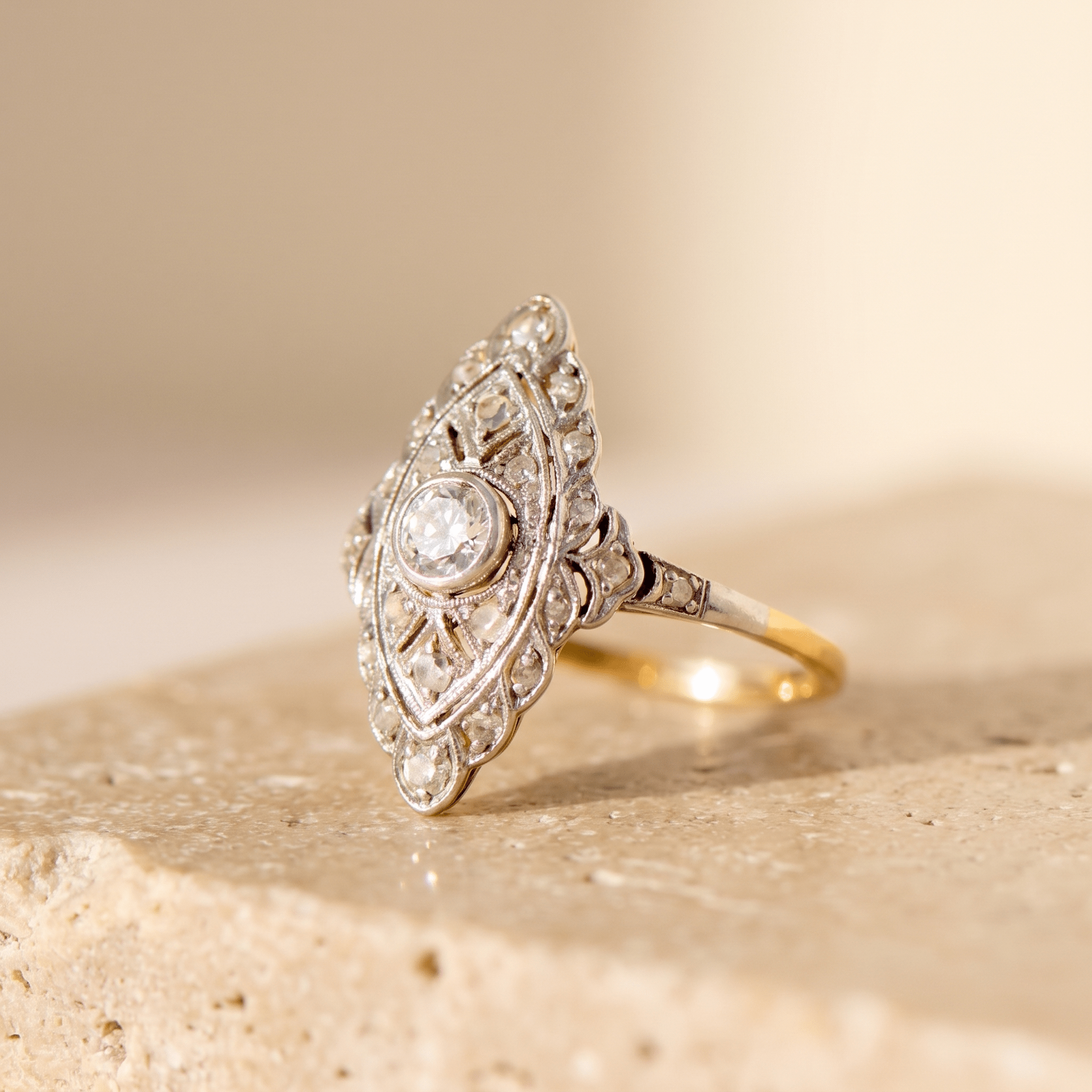 Antiker Diamantring aus 10 Karat Gelbgold | frühes 20. Jahrhundert - Honey Jewelry
