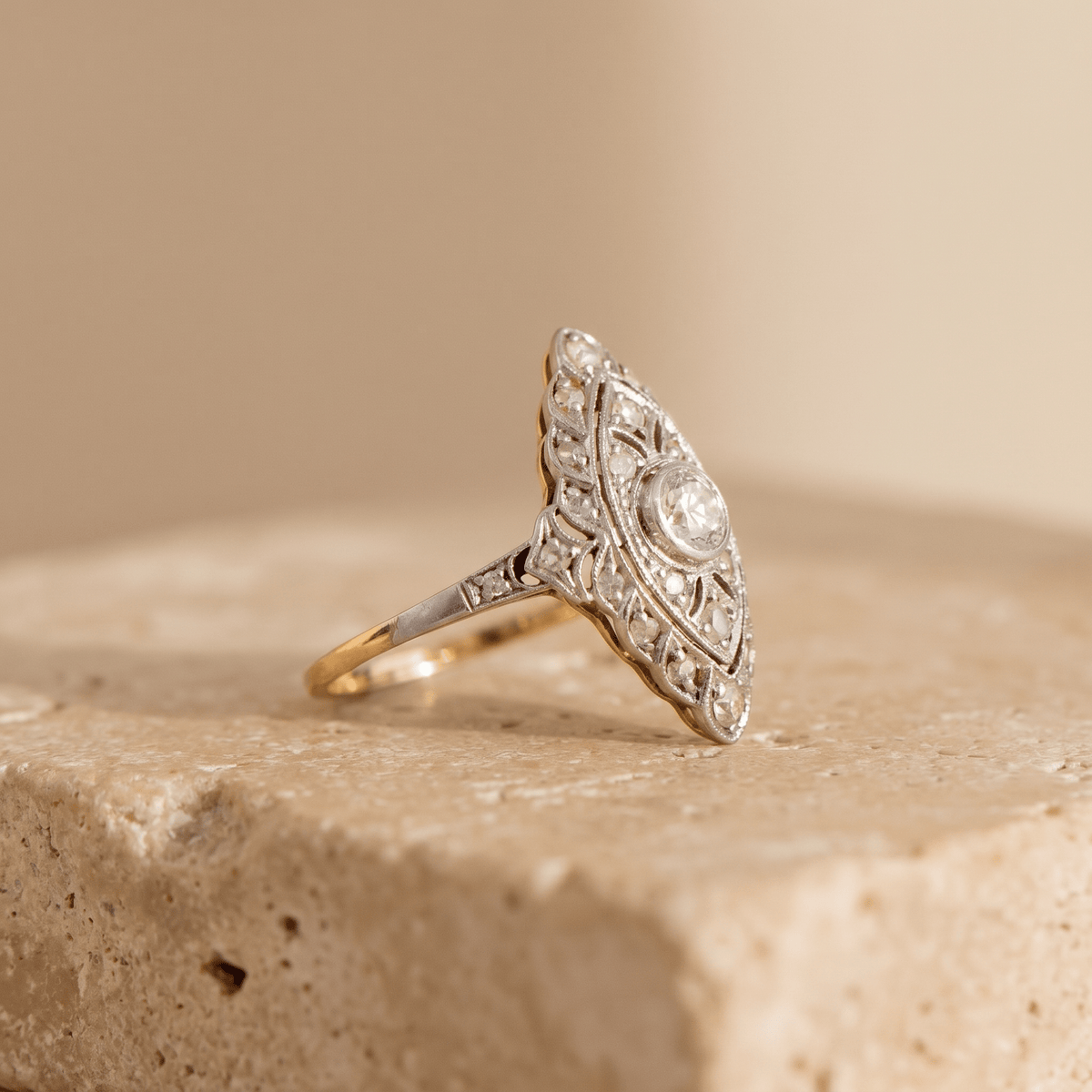 Antiker Diamantring aus 10 Karat Gelbgold | frühes 20. Jahrhundert - Honey Jewelry