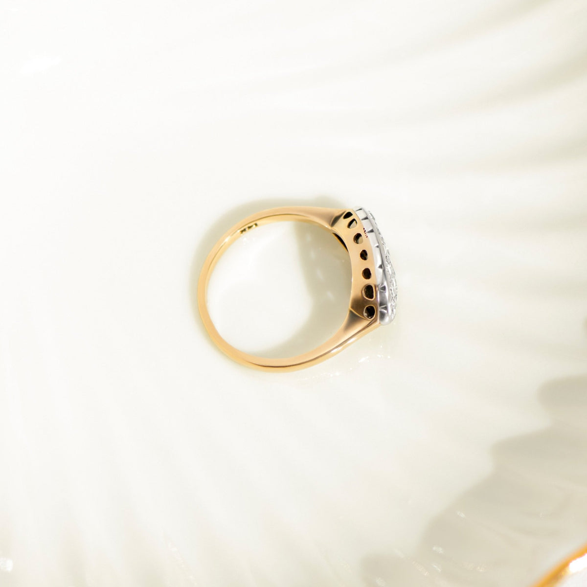 Antiker Diamantring aus 585er Gelbgold – 15 Diamanten im Navette - Design - Honey Jewelry