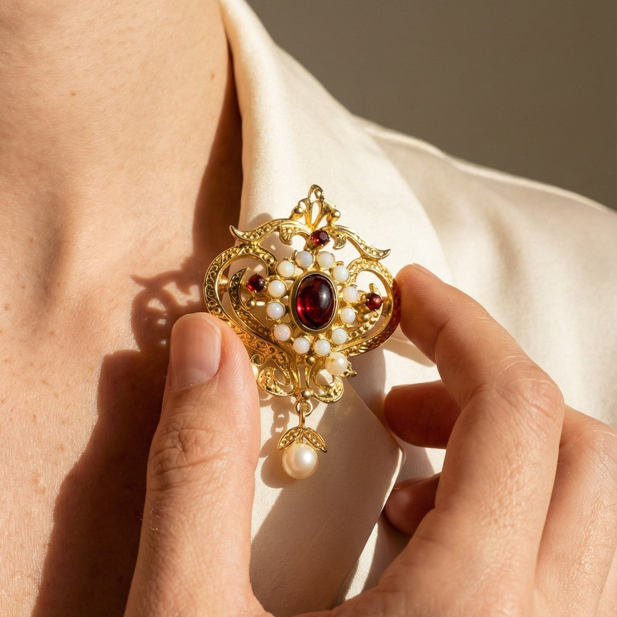 Antiker Goldanhänger /Brosche aus Gold – Vielseitig und Elegant - Honey Jewelry