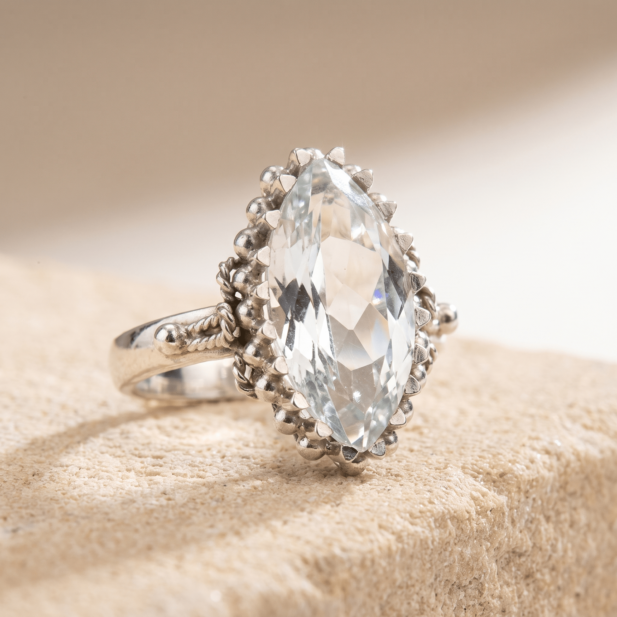 Antiker Goldring mit Aquamarin – Klar wie Ozeanwasser - Honey Jewelry