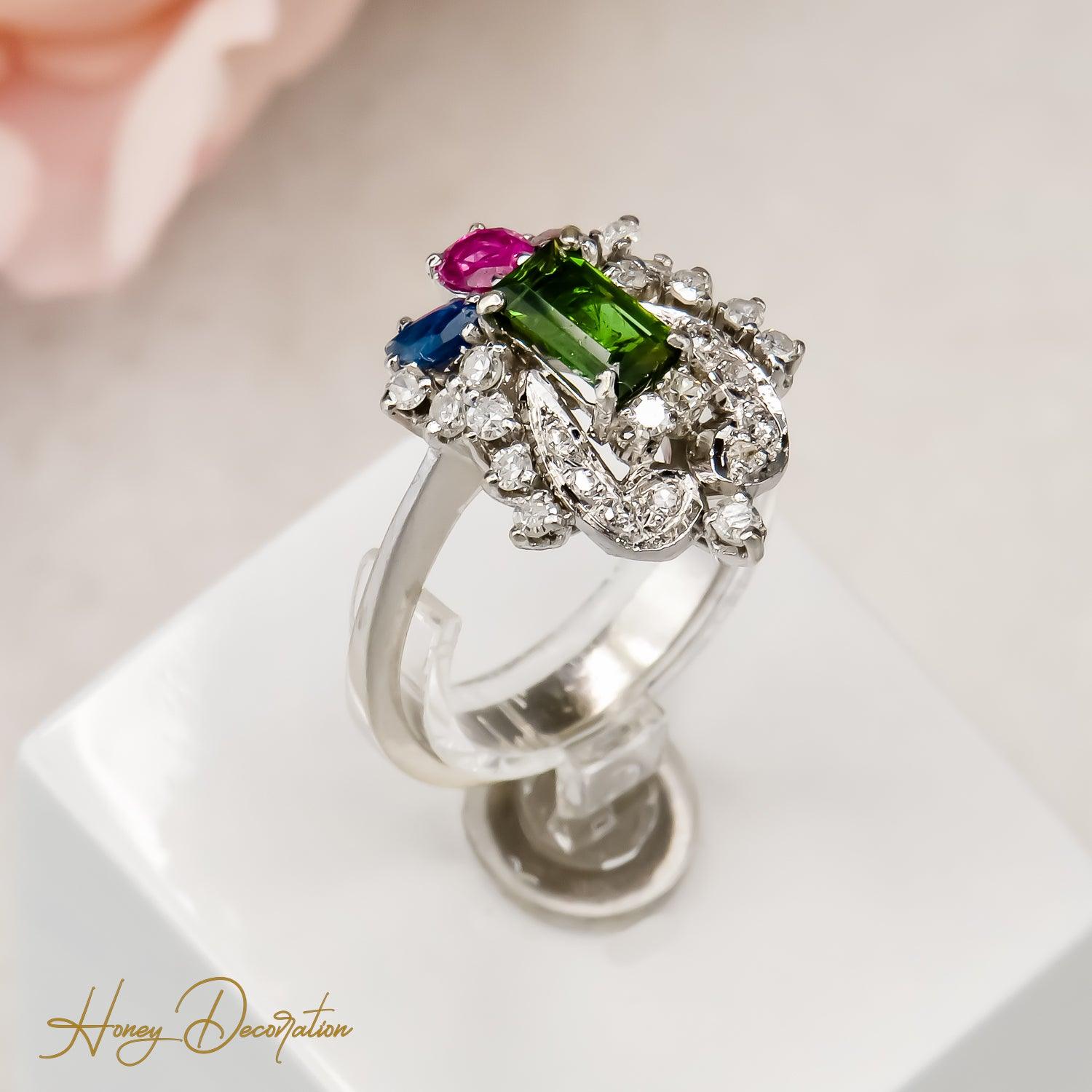 Antiker Weißgoldring mit funkelndem Steinbesatz - Honey Jewelry