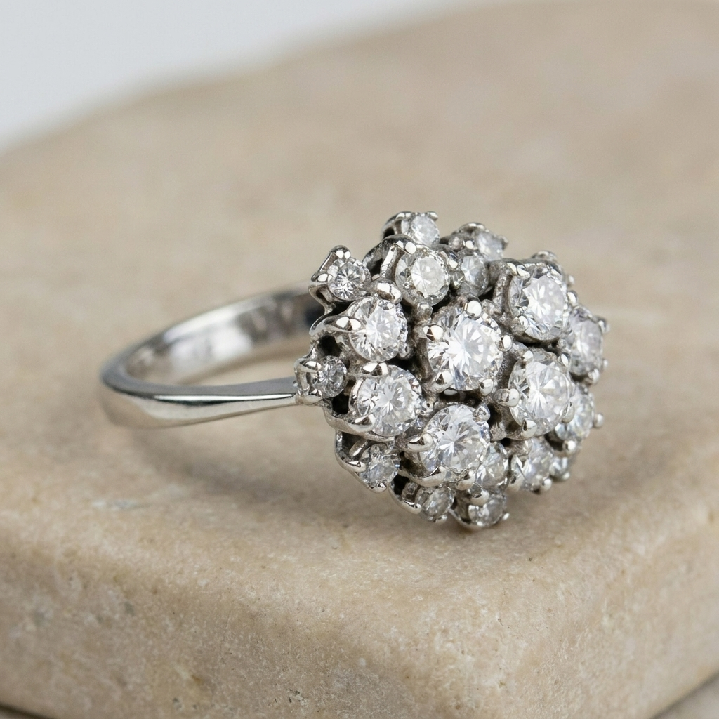 Fantastic white gold ring with brilliant