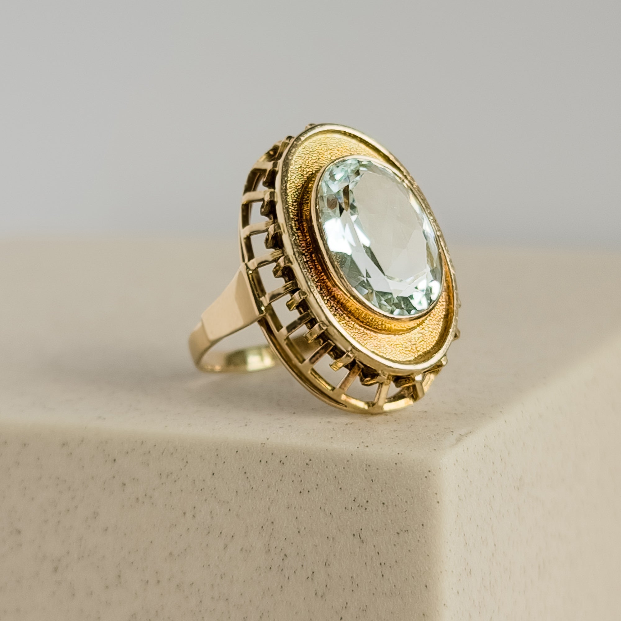 Bezaubernder Vintage - Ring mit Aquamarin in edler Fassung - Honey Jewelry