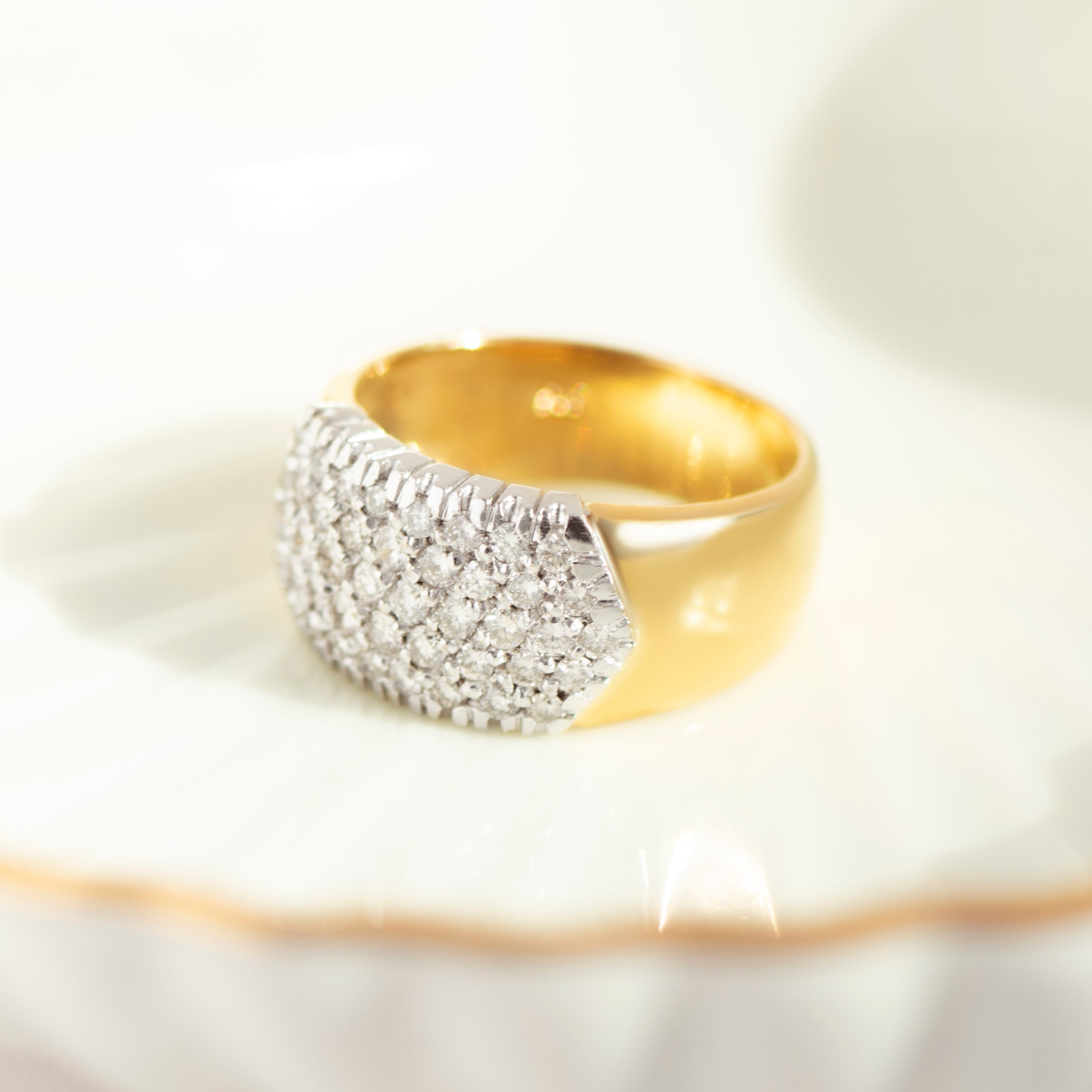 Breiter Diamantring aus 585er Gelbgold