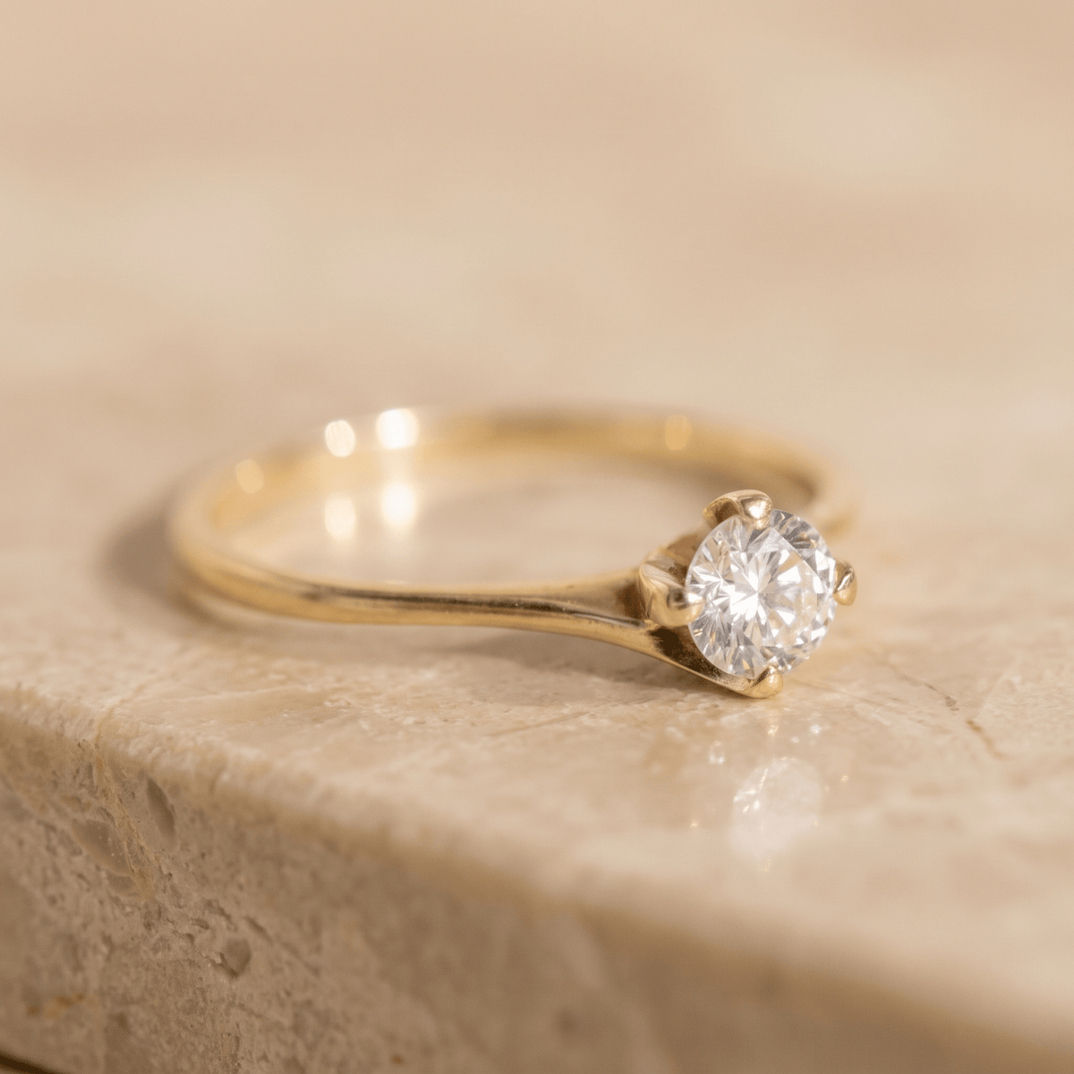 Brillantring aus 14K Gelbgold mit Diamant-Solitär - Honey Jewelry