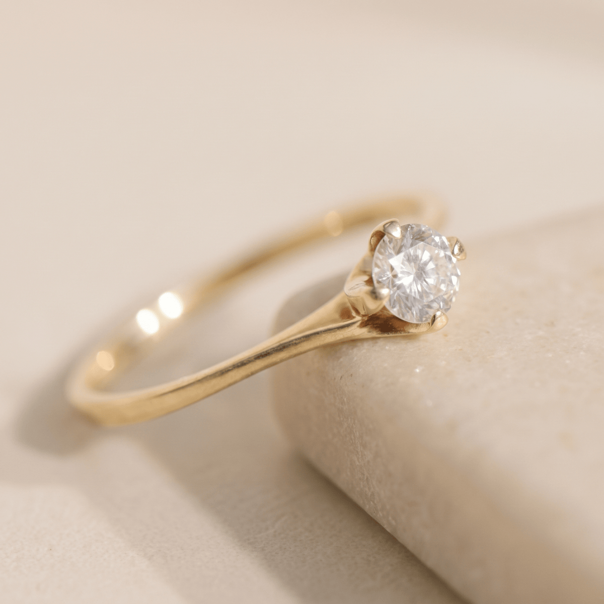 Brillantring aus 14K Gelbgold mit Diamant-Solitär - Honey Jewelry