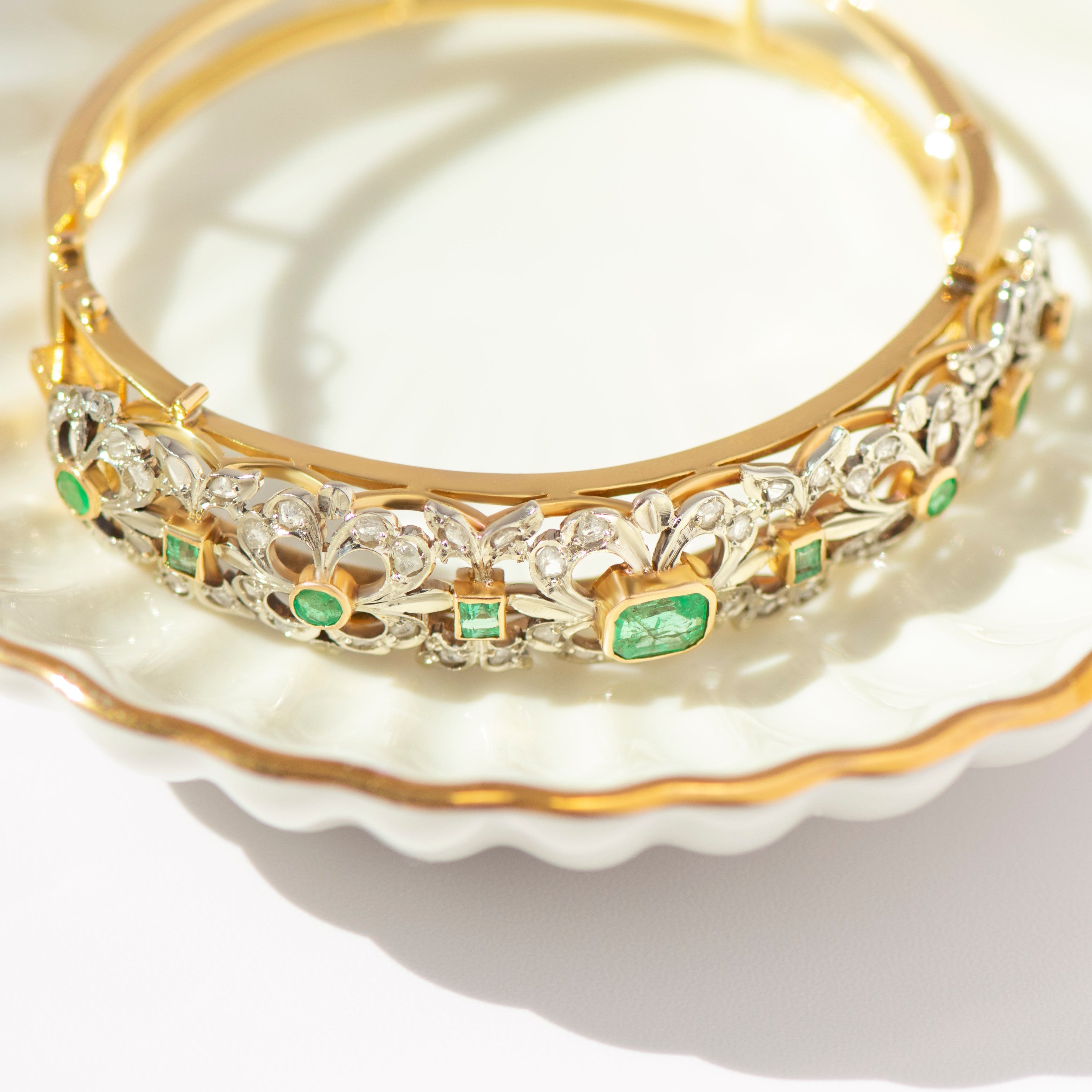 Art Déco Armreif Gold Smaragde Rosenschliffdiamanten