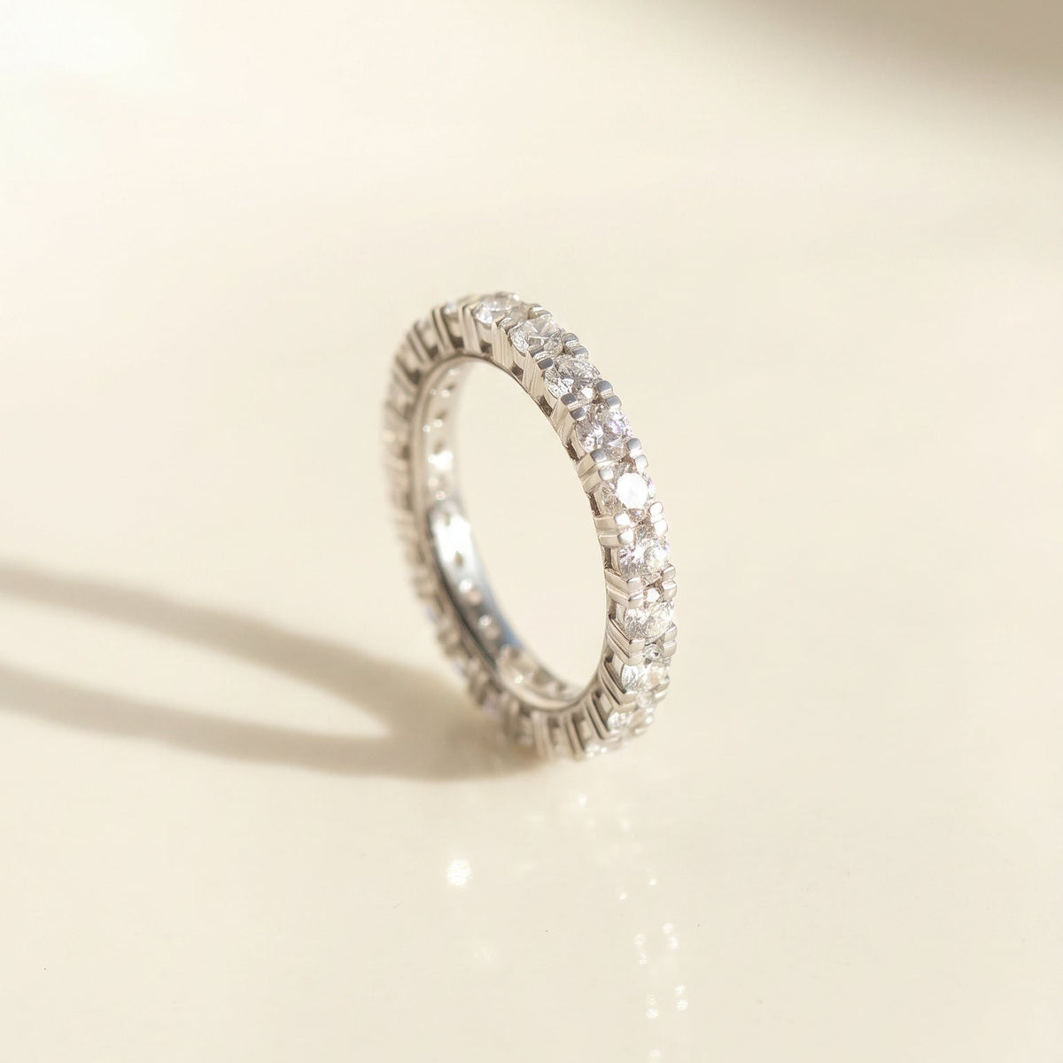 Eternity Ring aus Weißgold mit Brillanten - Honey Jewelry