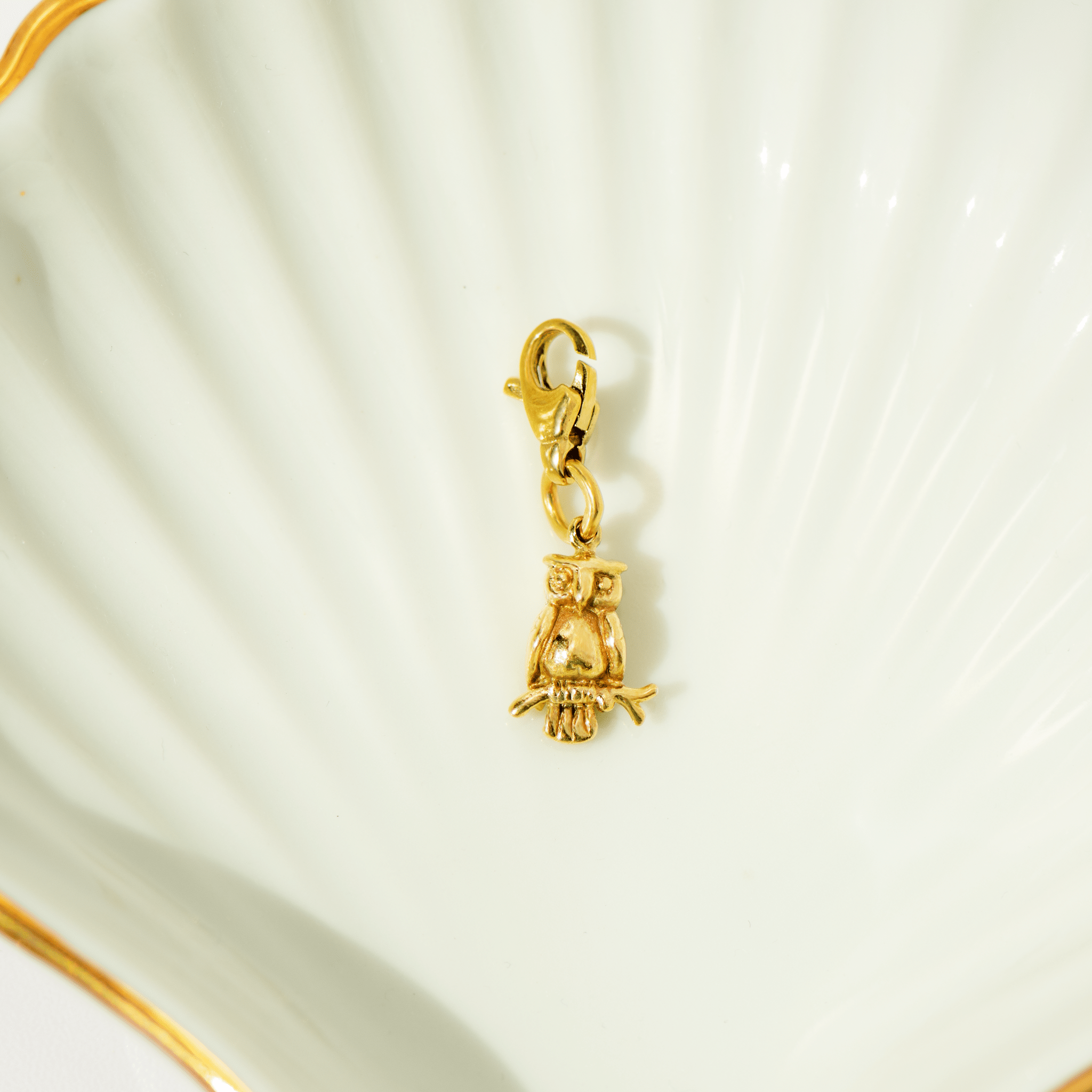Eule Anhänger 8K Gelbgold Karabiner | Weisheit - Honey Jewelry