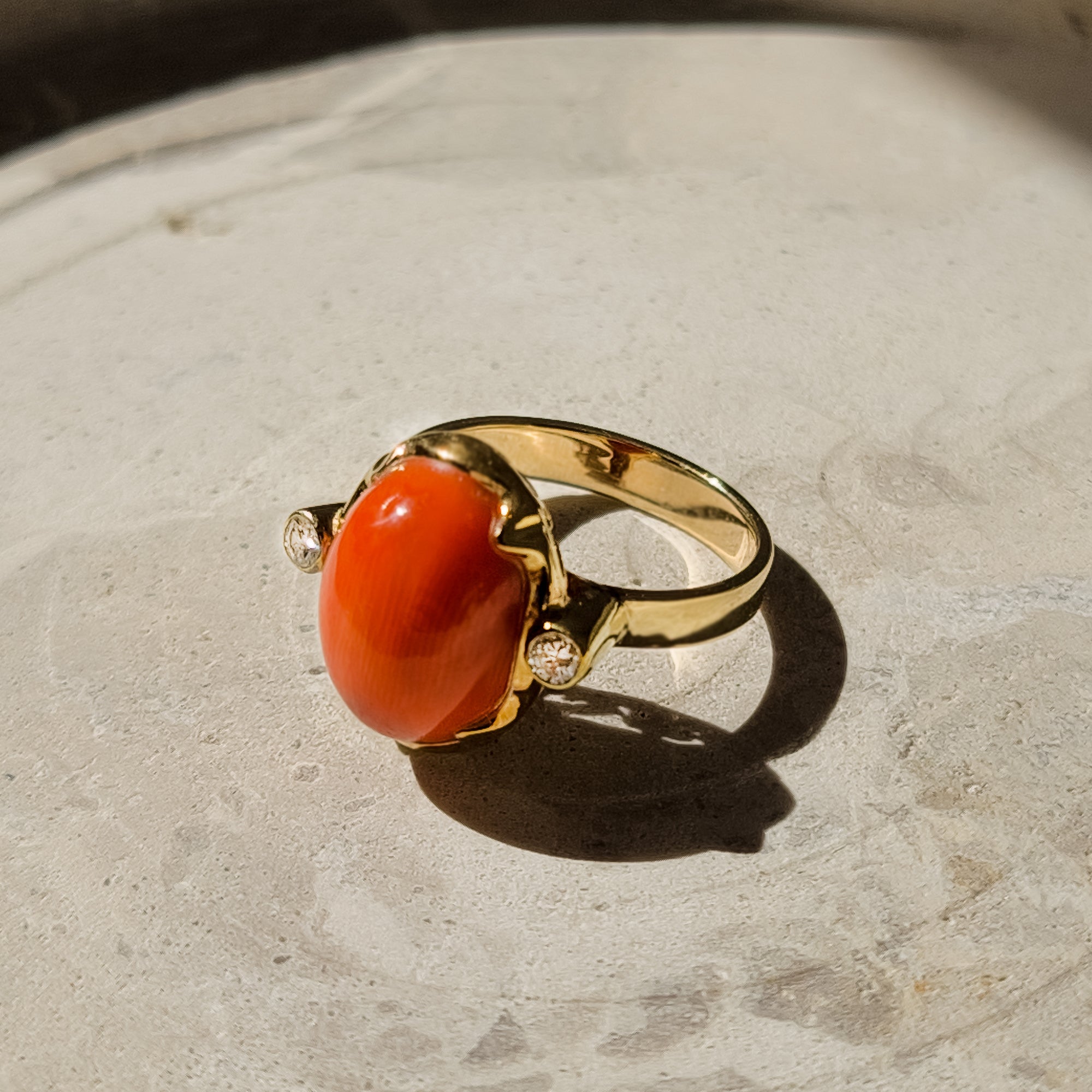 Faszinierender Korallen Ring mit Brillanten - Honey Jewelry
