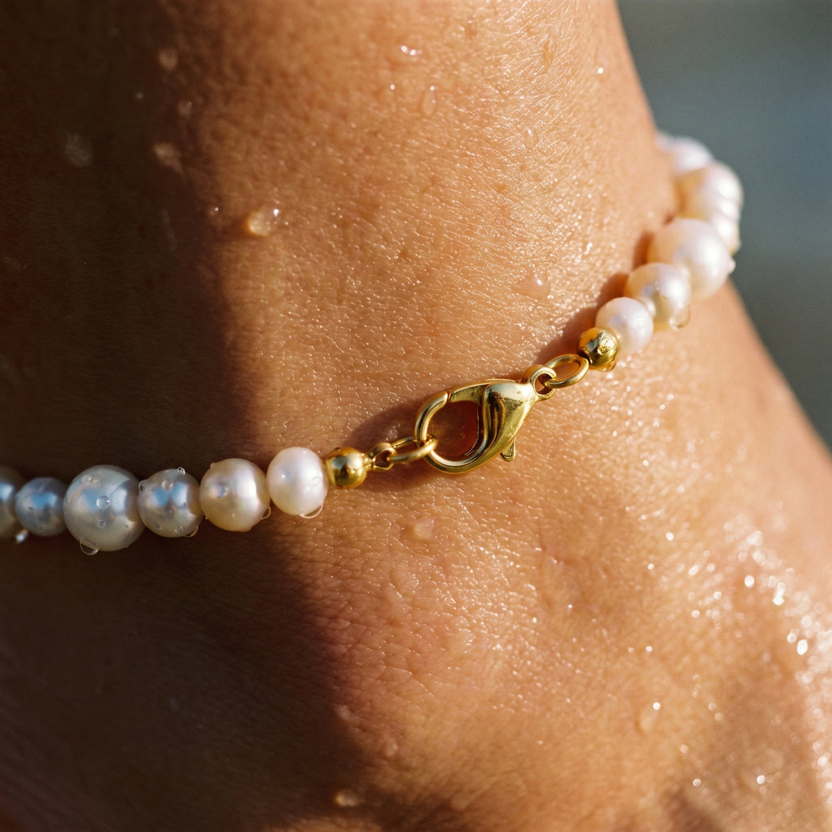 Fußkettchen aus Süß - & Salzwasserperlen – cremeweiß, variierende Größen, neu geknüpft - Honey Jewelry