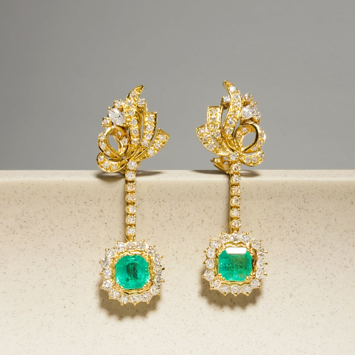 Goldohrringe mit Smaragden und Diamanten – Doppelt Funkelnd - Honey Jewelry