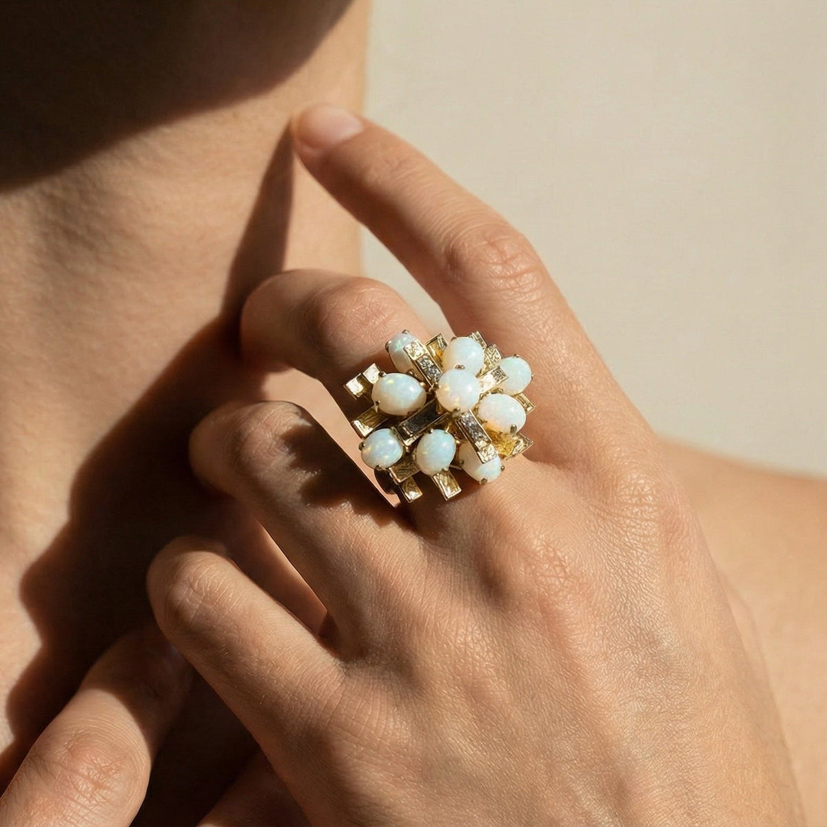 Goldring mit Opalen – Verträumte Eleganz - Honey Jewelry